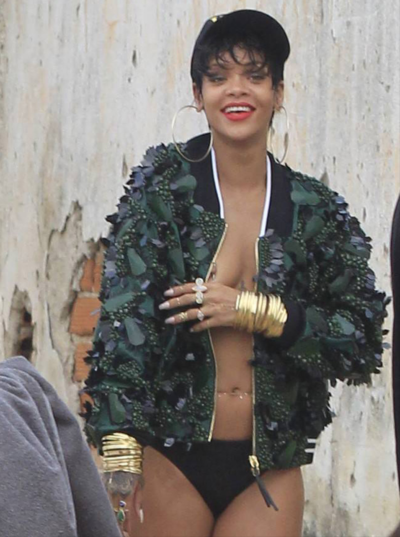 Rihanna Nipple Peek at her Vogue Photoshoot