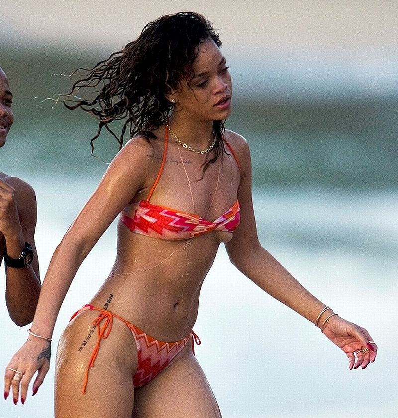 Rihanna Bikini Tit Slip. She Would Like You To Click On The Pic For More!
