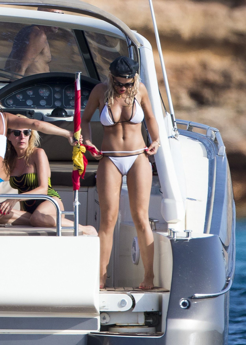Rita Ora Pokies & Cameltoe on a Yacht