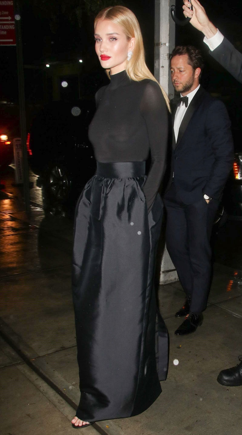 Rosie Huntington-Whiteley Braless in Slightly See Through Top