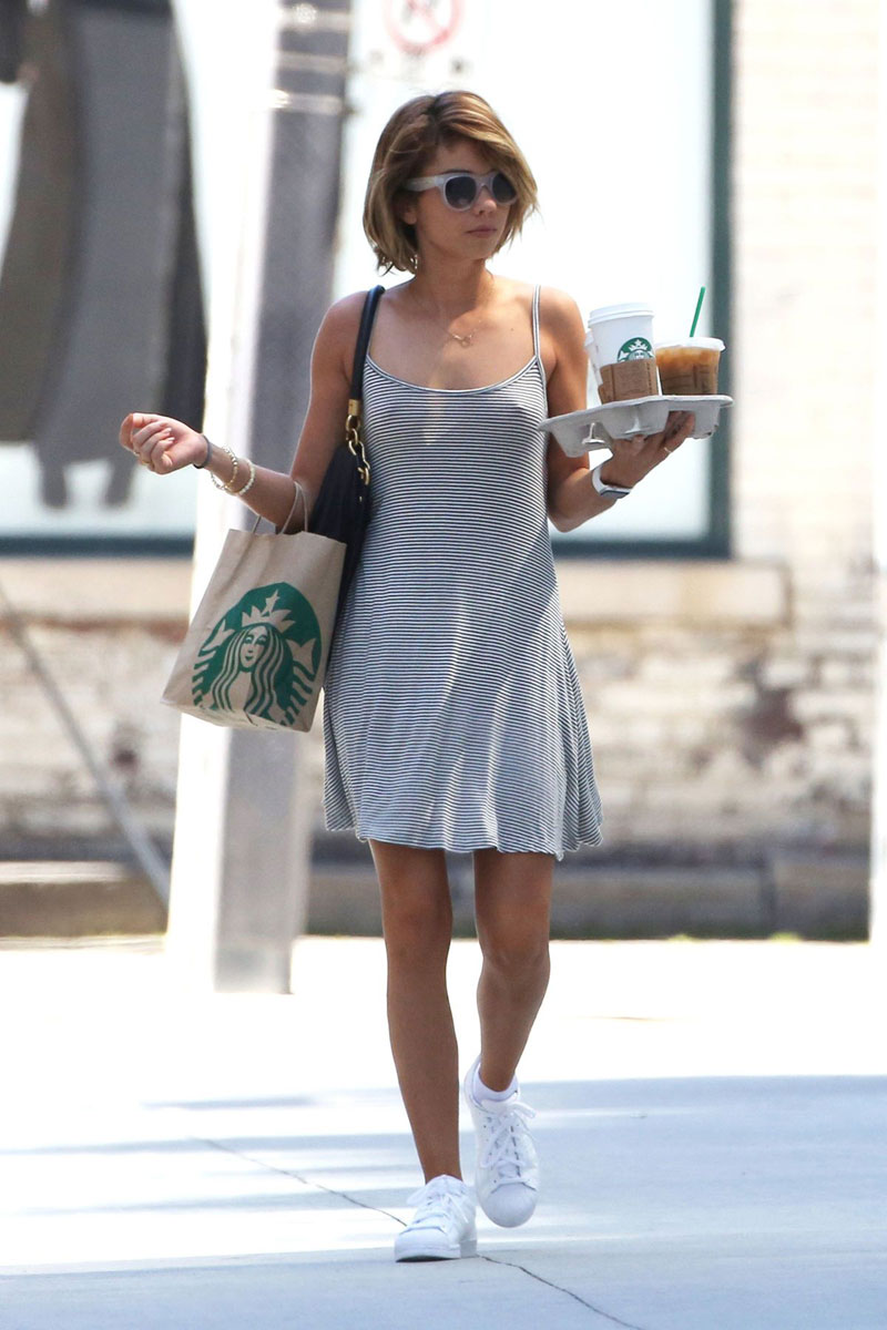 Sarah Hyland Braless Pokies on the Streets of Toronto