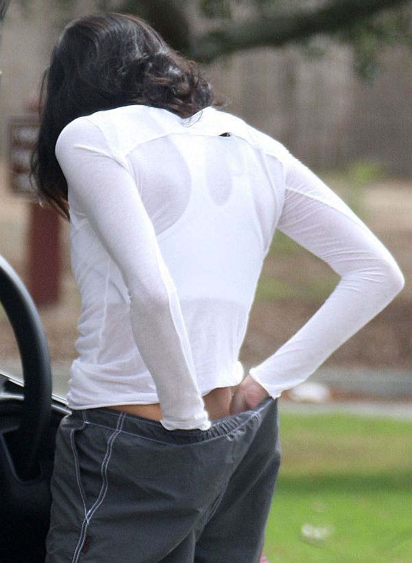 Teri Hatcher Gropes For Her Panties