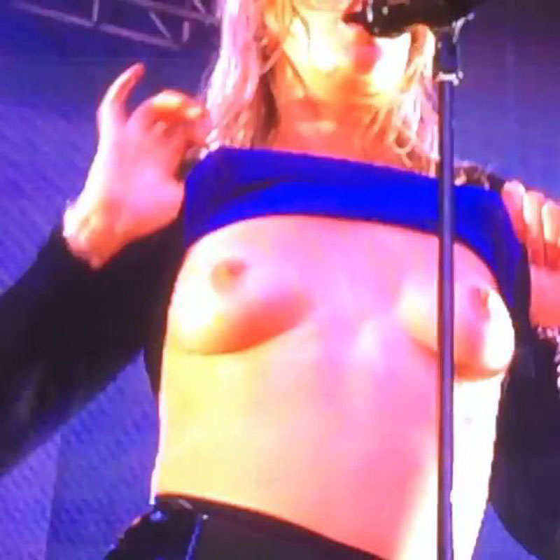 Tove Lo Flashes Her Boobs Performing at Lollapalooza Chile