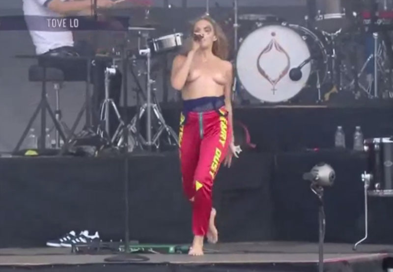 Tove Lo Goes Topless at Lollapalooza 2017
