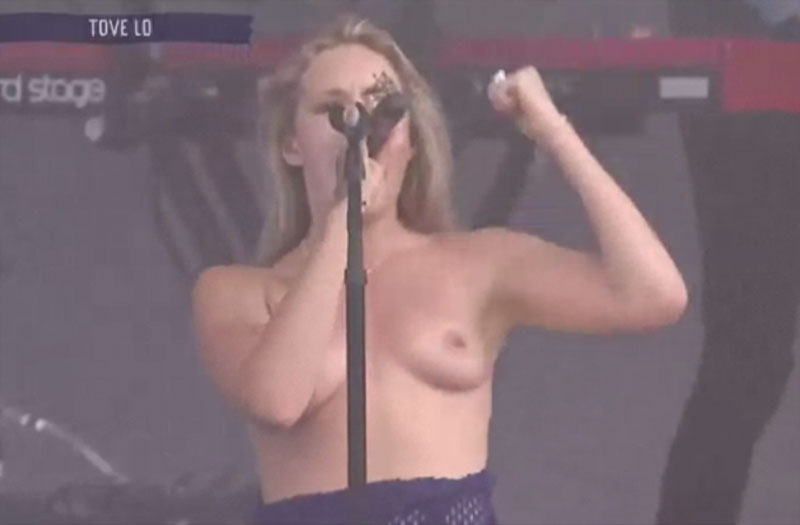 Tove Lo Goes Topless at Lollapalooza 2017