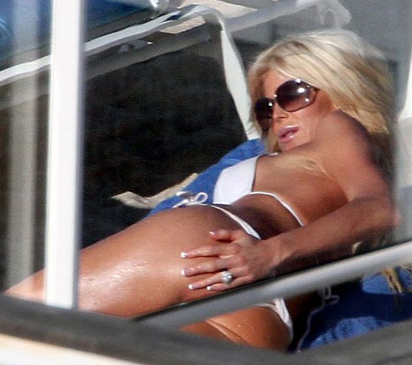 Victoria Silvstedt Bikini Ass