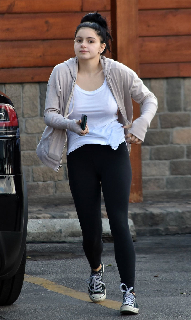Ariel Winter Braless Pokies While Out Shopping