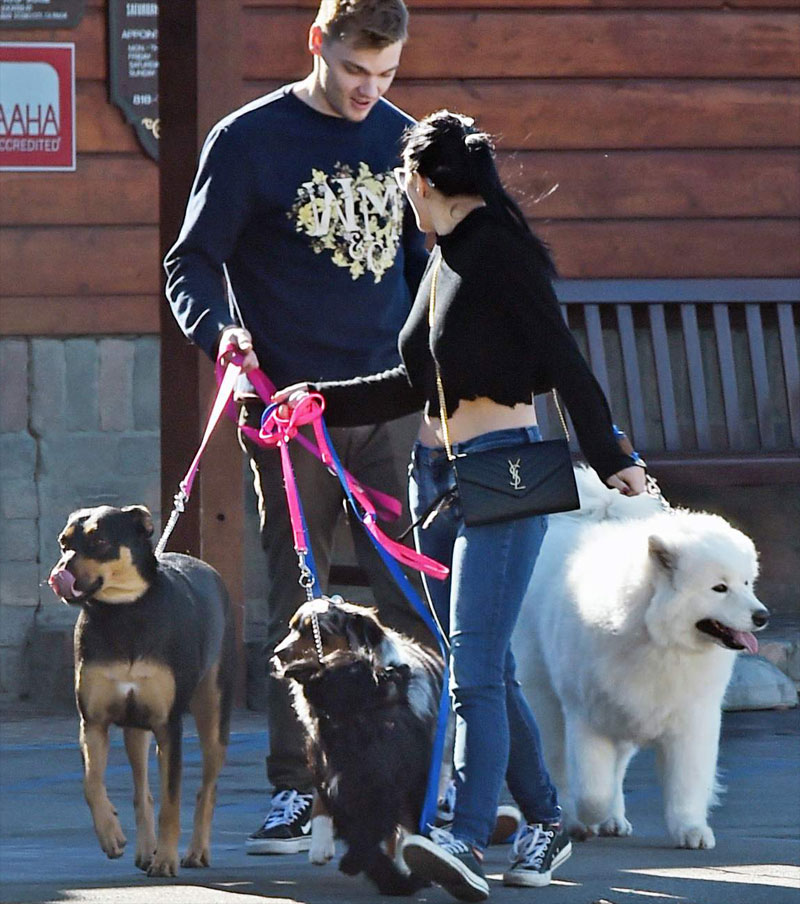 Ariel Winter Braless Pokies in Black Cutoff