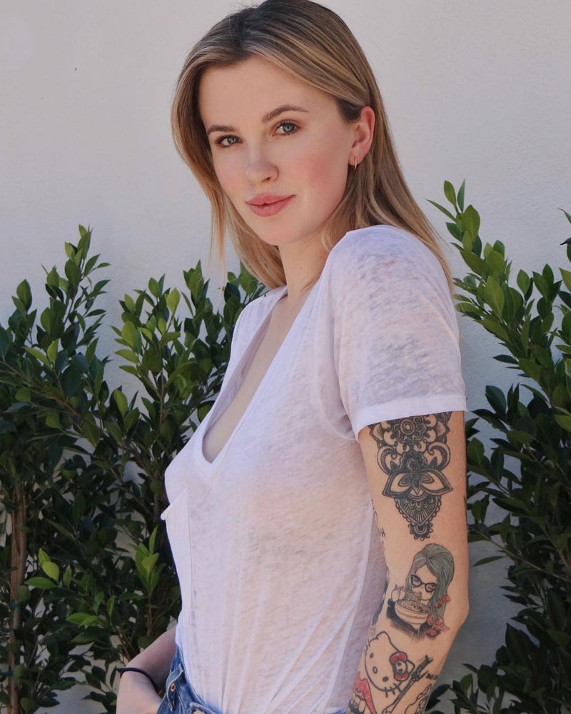 t-shirt, braless, no bra, tattoo,