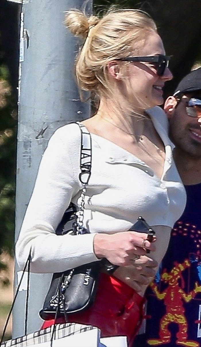 Sophie Turner Braless Pokies in a White Sweater