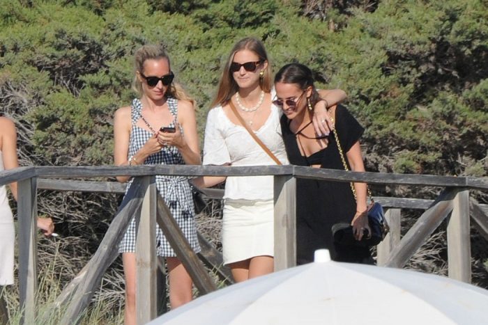 Alicia Vikander Nipple is Exposed by her Friend