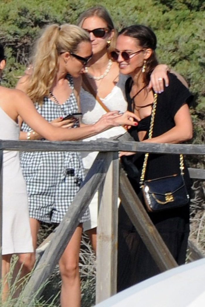 Alicia Vikander Nipple is Exposed by her Friend