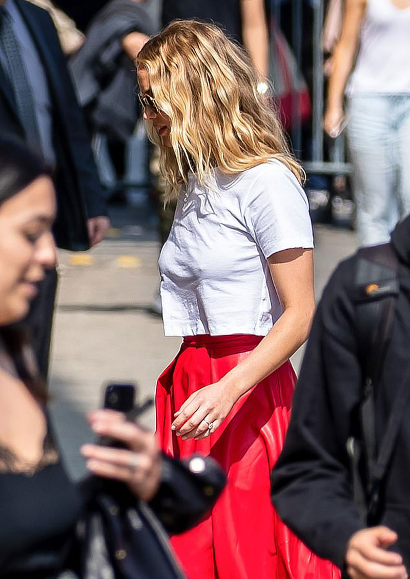 Jennifer Lawrence Nipple Pokies While Braless in White Tee