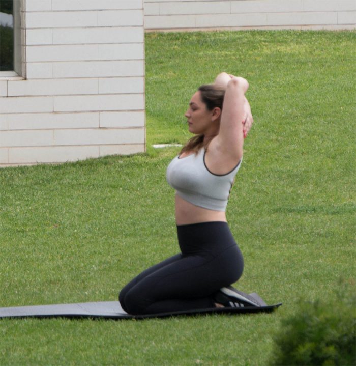 Kelly Brook Working Out in Spandex