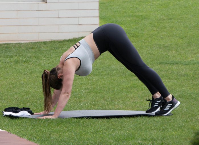 Kelly Brook Working Out in Spandex