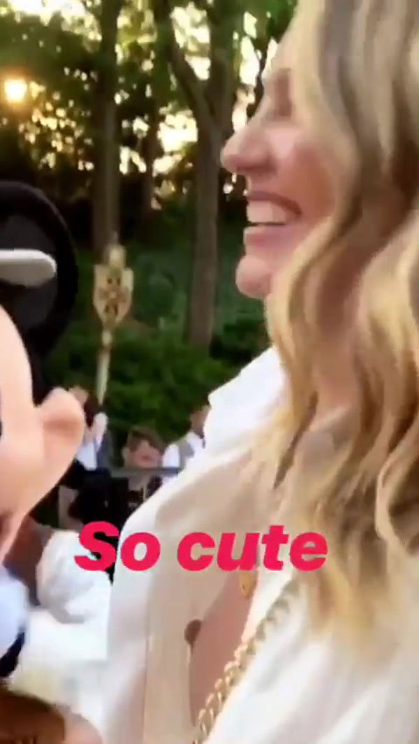 Candice Swanepoel Nipple Peek Down her Blouse