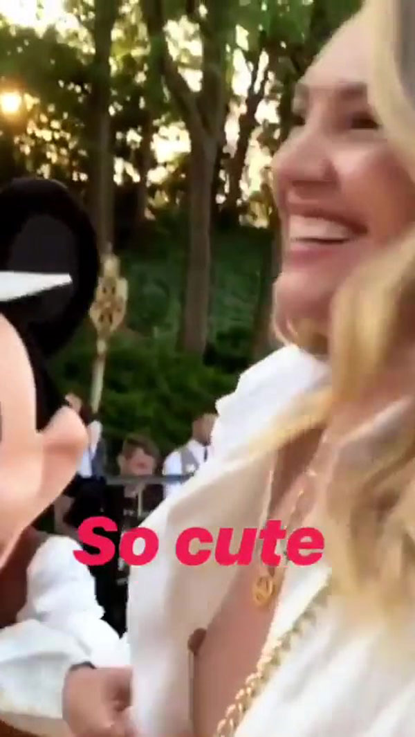 Candice Swanepoel Nipple Peek Down her Blouse