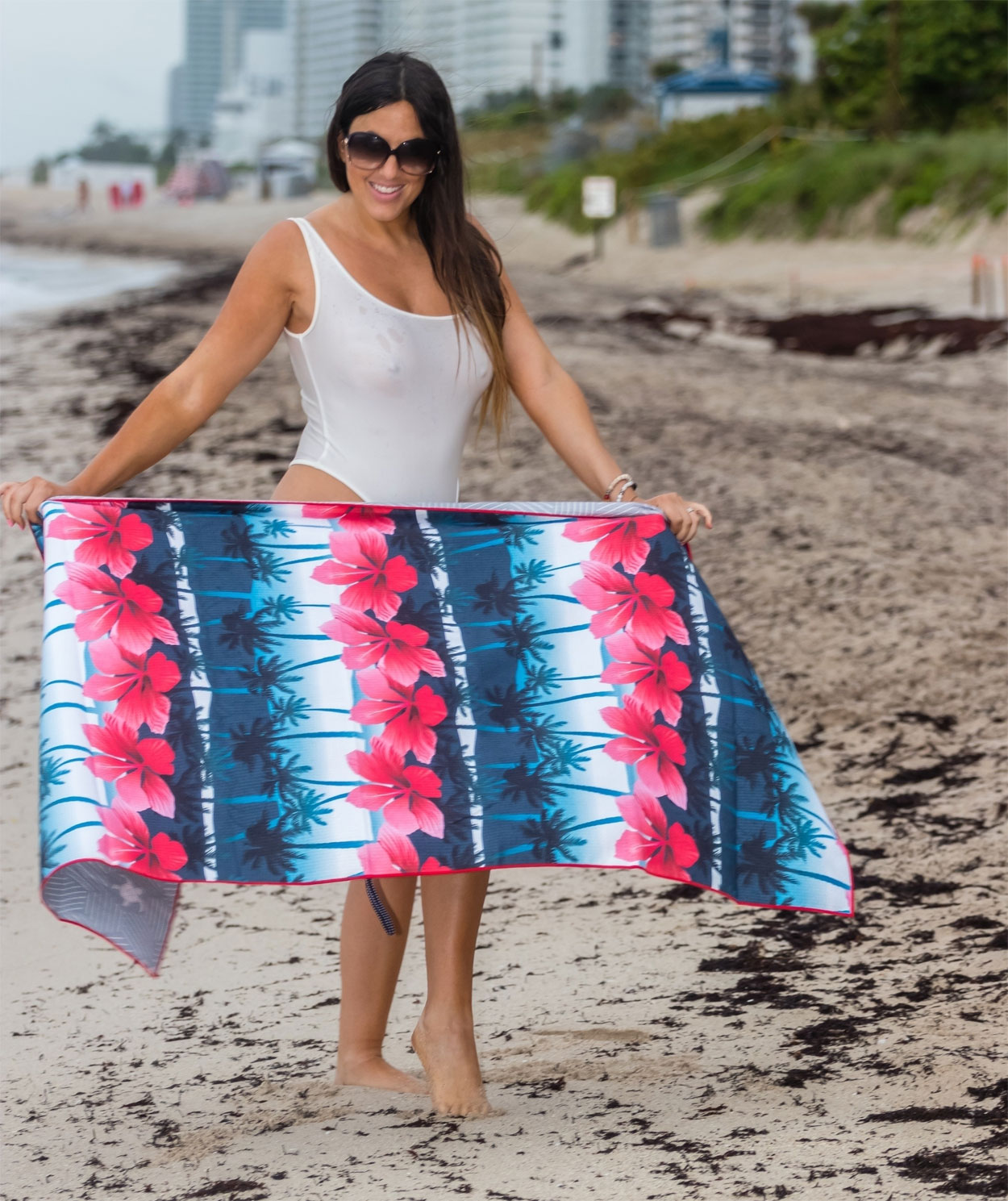 wet, fit, thick, thicc, thic, nipples,