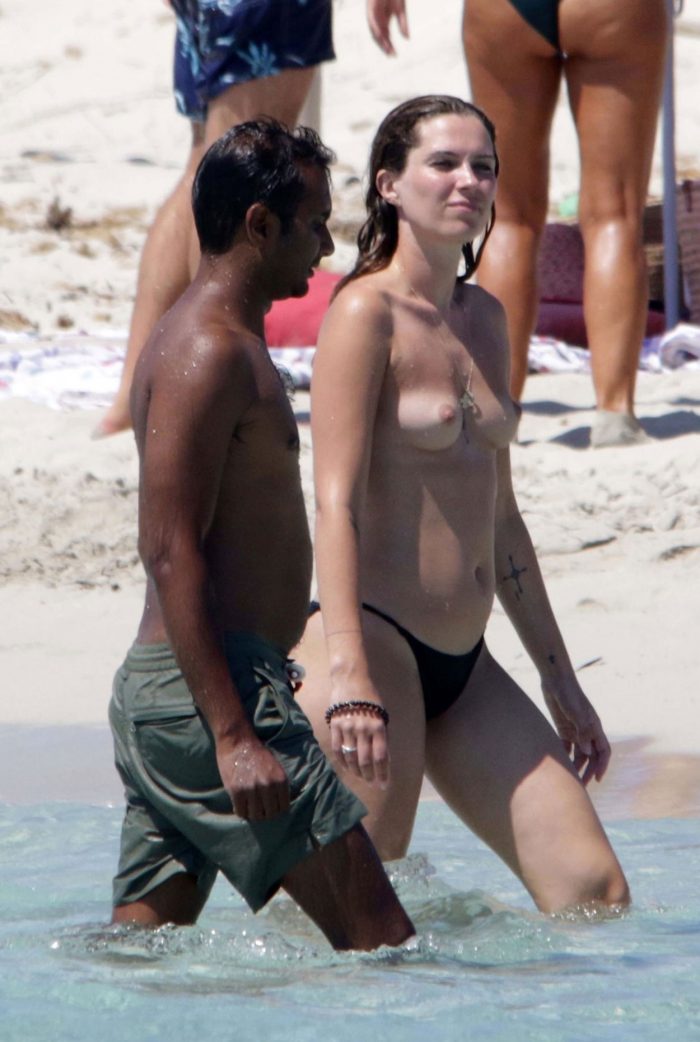 Aziz Ansari Girlfriend Serena Skov Campbell Topless on the Beach