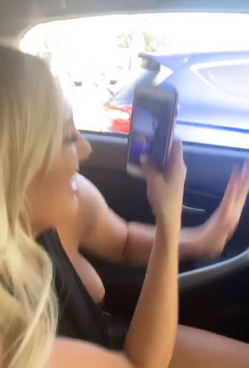 Amber Turner Live Streams her Nipple Slip