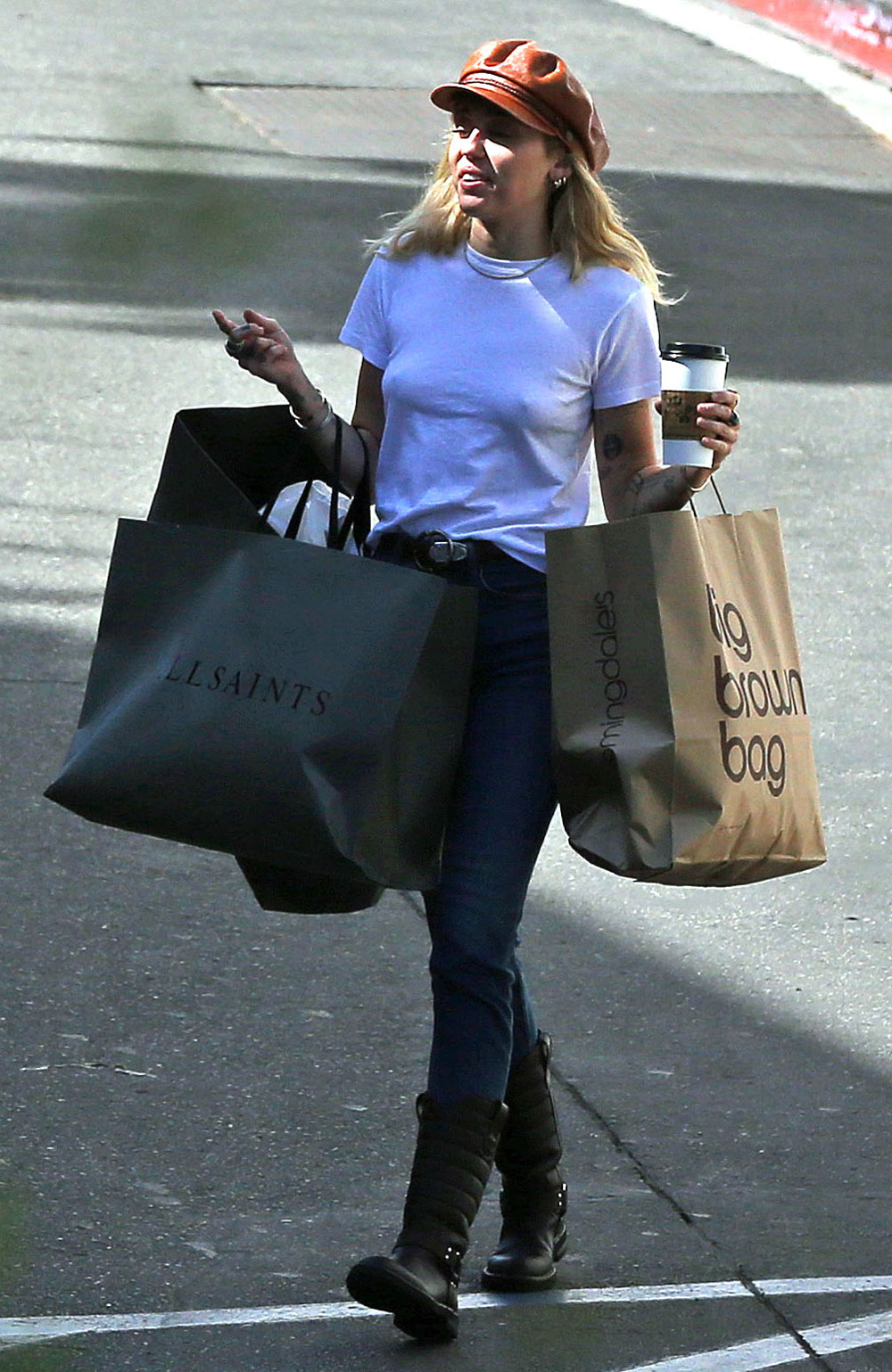 miley cyrus, boobs, tits, pop star,