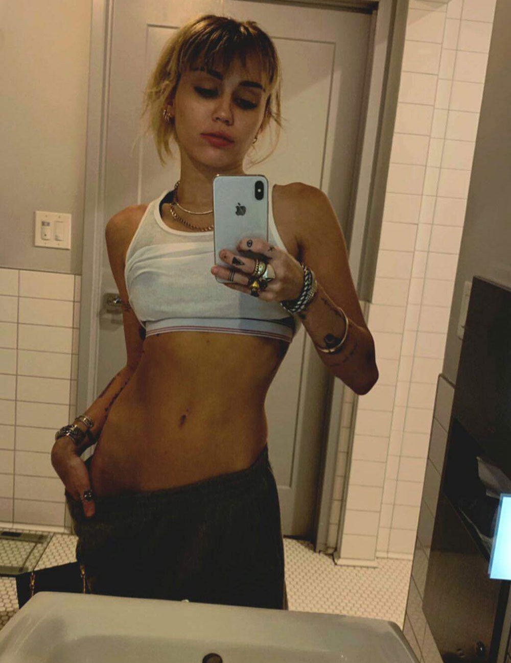 selfie, miley cyrus, miley, tits, boobs,