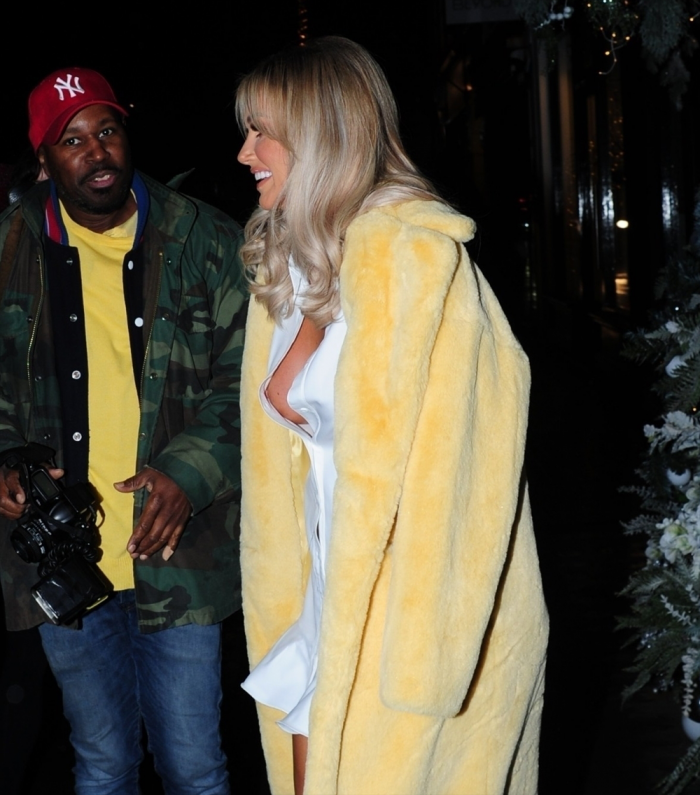 Laura Anderson Nipple Slip Down her Blouse