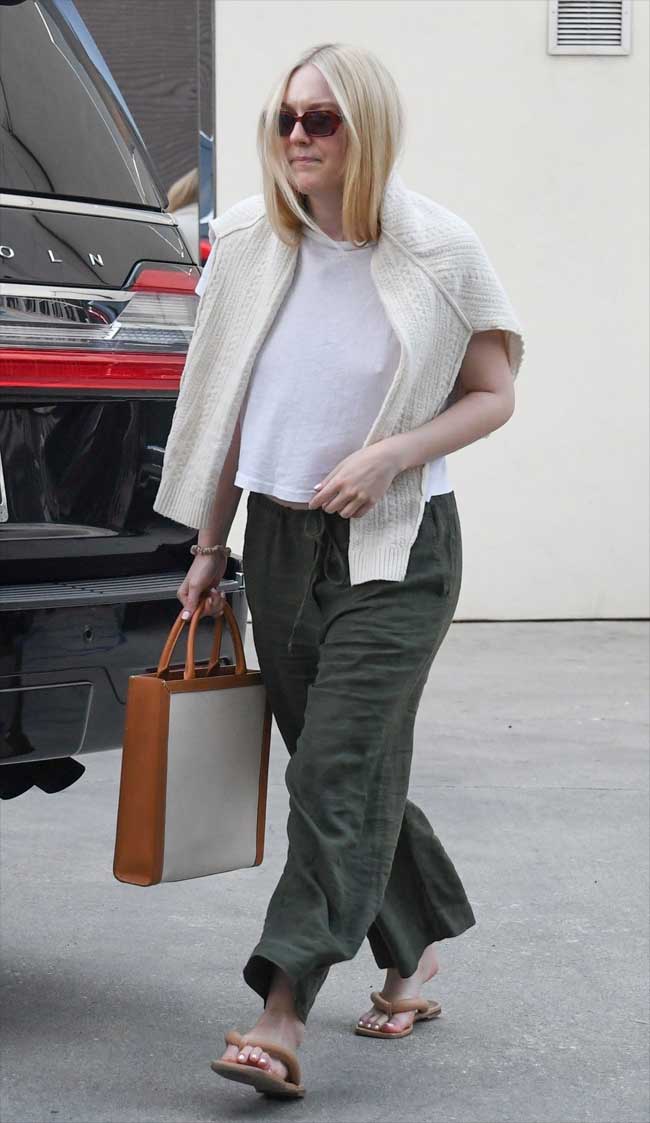 dakota fanning, breasts, titties, boobies,