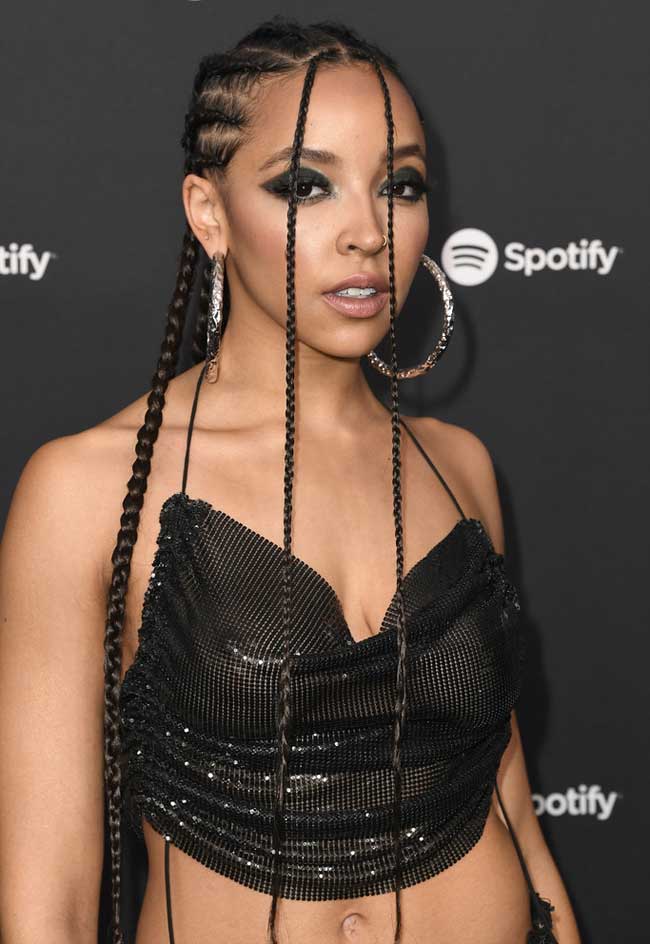 tinashe, singer, boobs, breasts, nips,