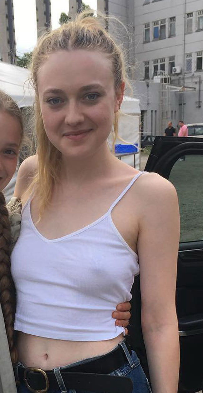 dakota fanning, nips, tits, boobs, breasts, busty,