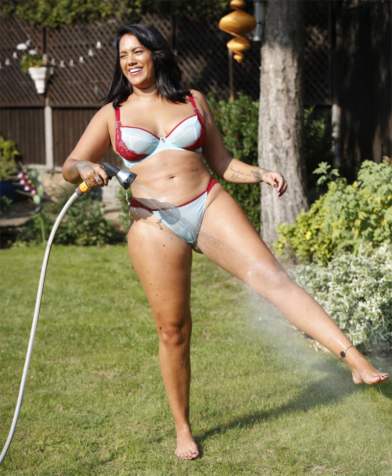 Malin Andersson Soaking Wet Cameltoe in White Bottoms