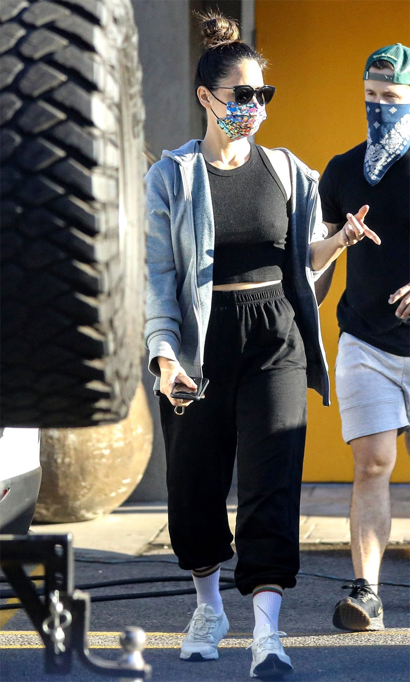 Olivia Munn Braless Nipple Pokies After a Workout