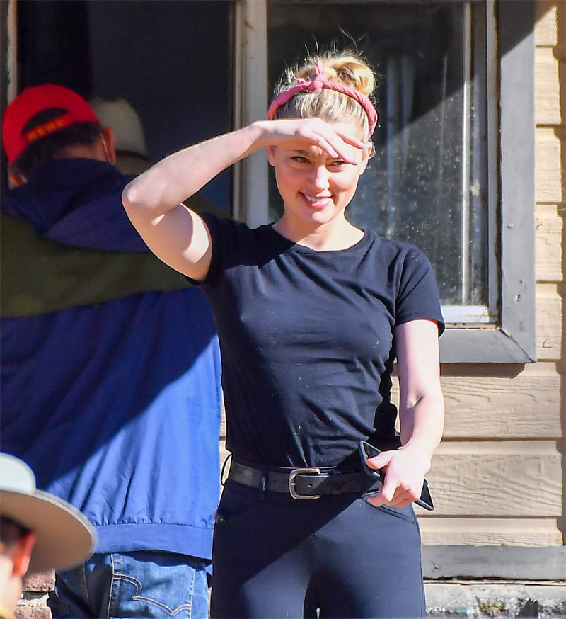 amber heard, no bra, braless, nips, nipples,