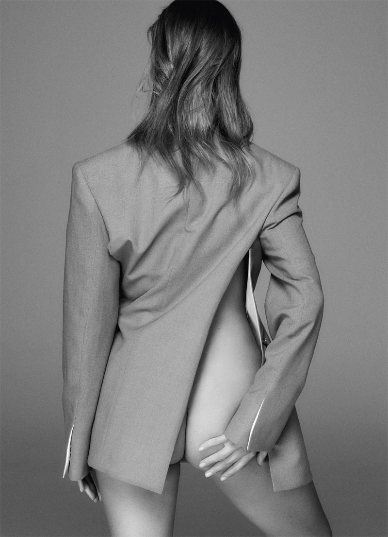 Rosie Huntington-Whiteley Topless and Bottomless