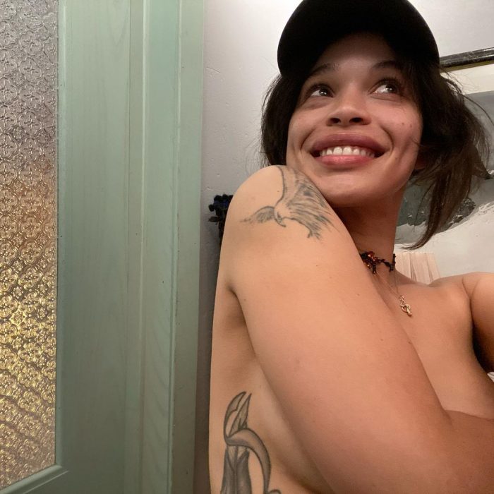 Cleopatra Coleman Tight Hand Bra Selfies