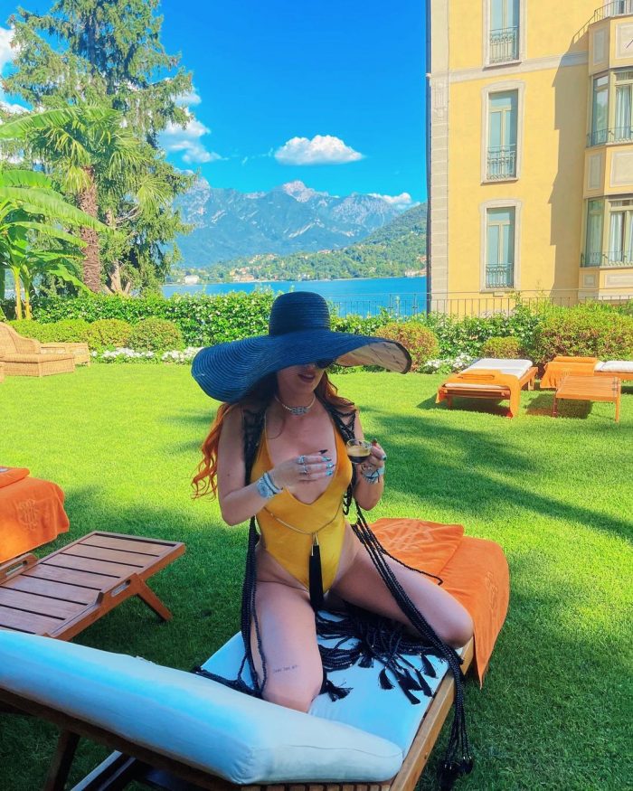 Bella Thorne: Sexy Cleavage In A Swimsuit