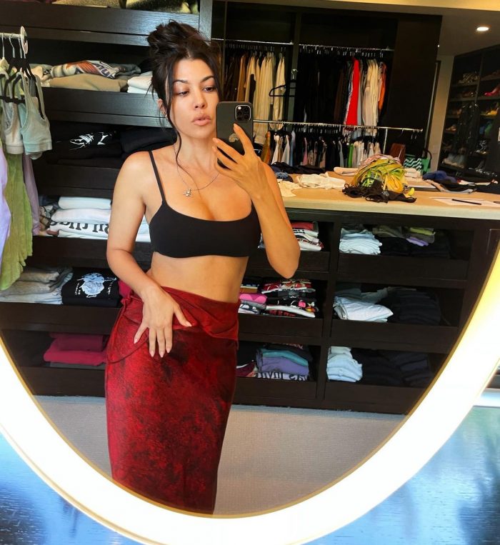 Kourtney Kardashian Sexy Morning Selfie