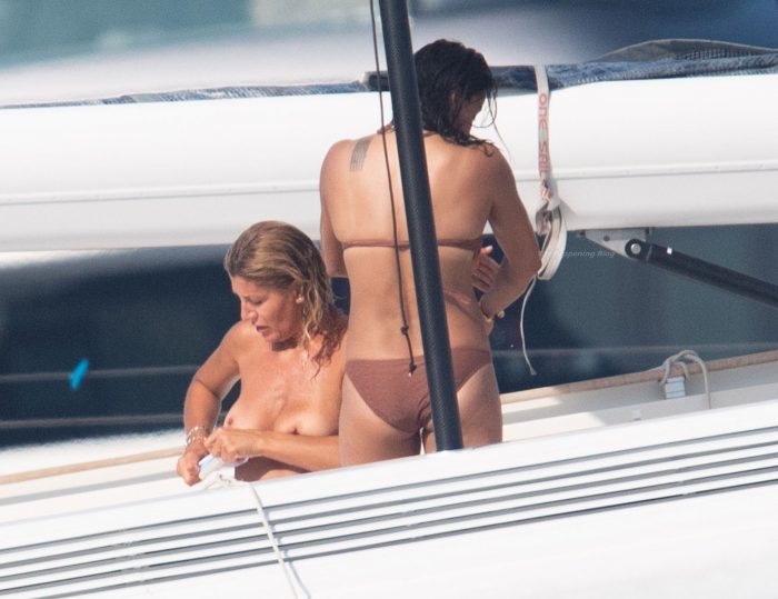 Raffaella Zardo Bikini Nips Slip Photos