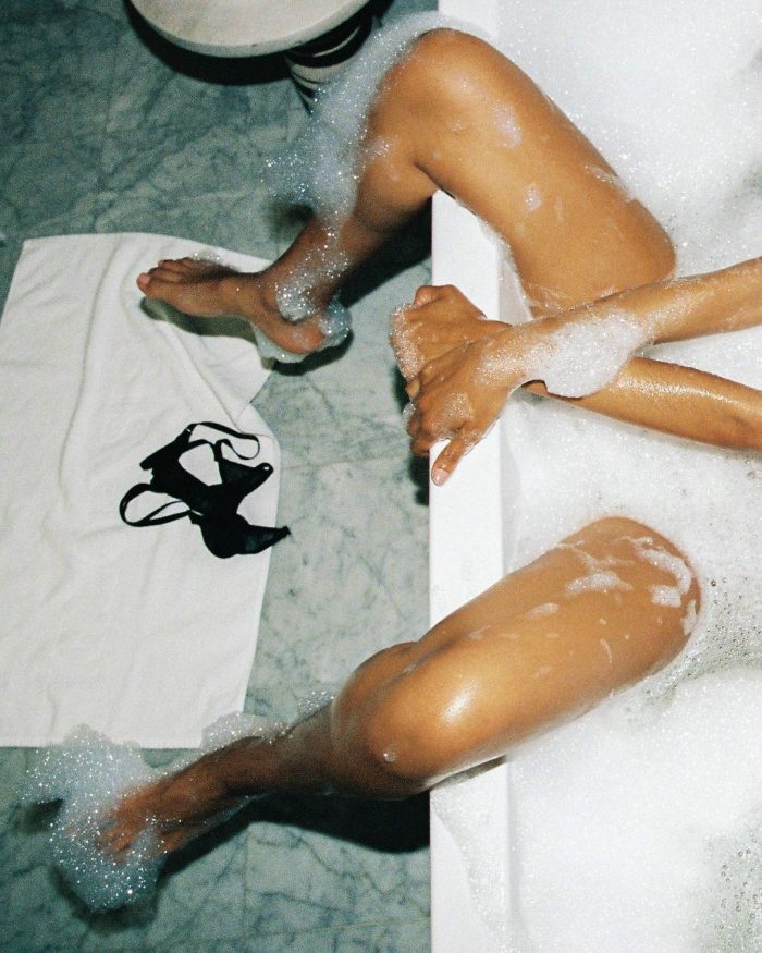 Kelly Gale Super Hot Bubble Bath Photoshoot