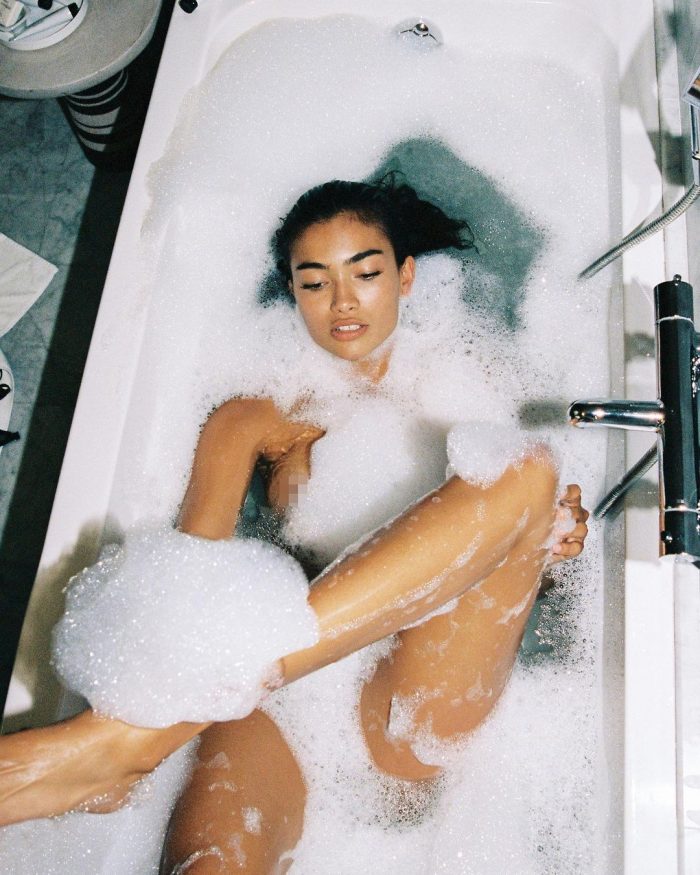Kelly Gale Super Hot Bubble Bath Photoshoot